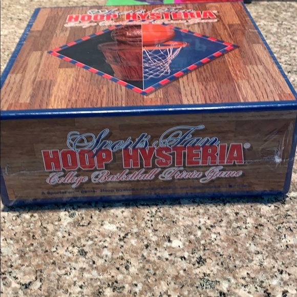 Sports Fan Hoop Hysteria NEW college b-ball game - Picture 8 of 8